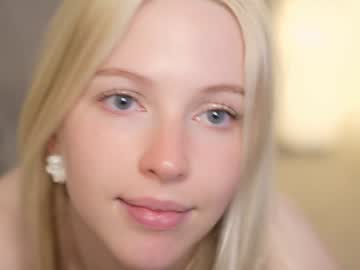 girl
        my_stella cam image #4917308