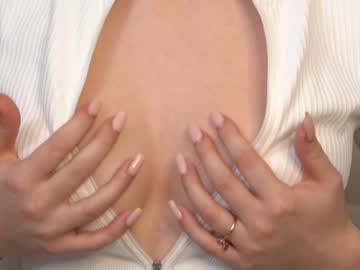 girl
        refined_style cam image #5417922