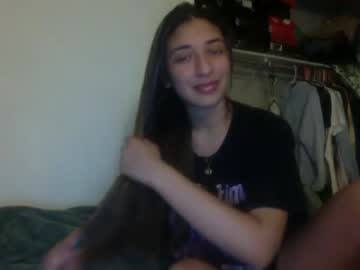 girl
        kristy_barrios cam image #1831900