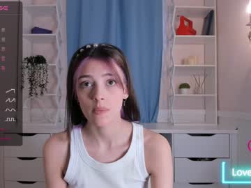 girl
        alanaricher cam image #2657551
