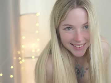 girl
        my_stella cam image #4252595