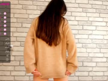 girl
        carolynjacquelins cam image #269742