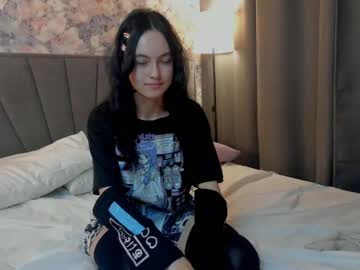 girl
        irisbroyn cam image #2345345