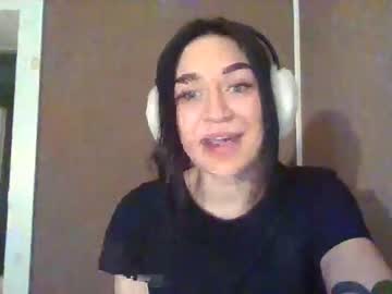 girl
        heidiknight555 cam image #624792