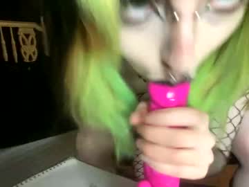 girl
        cryptiddi3s cam image #286746