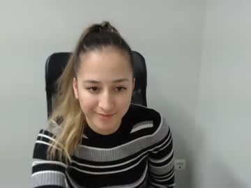 girl
        chloya_tqo cam image #380935