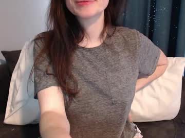 girl
        tinyytina cam image #5850972