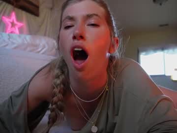 girl
        lucy_gooosey cam image #6586211
