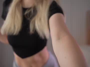 girl
        kriss0leoo cam image #6890385
