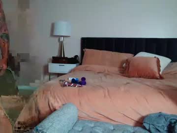 couple
        dad_nmom cam image #1787275
