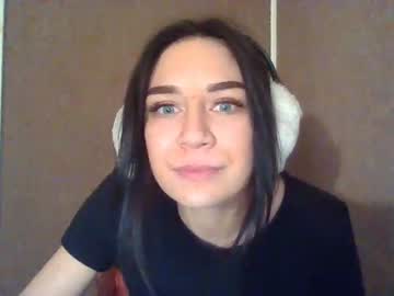 girl
        heidiknight555 cam image #625046