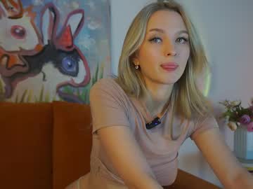 girl
        mickeydior cam image #6389419