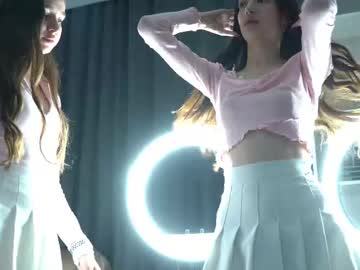 couple
        2girls1roomm cam image #5507998