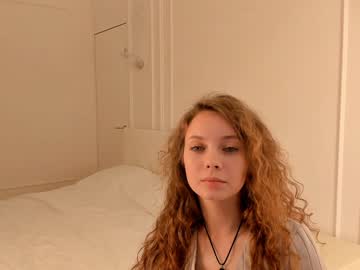 girl
        landrycarney cam image #3058058