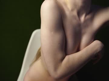 girl
        tinabredley cam image #3351298