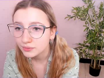 girl
        katiehastey cam image #3377650