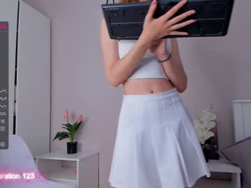 girl
        alyssabrewer cam image #1969611