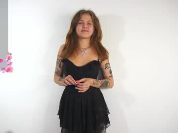 girl
        my_lovely_flower_ cam image #4770766