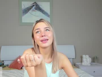 girl
        lilly_mattsson cam image #1828715