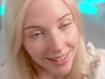 girl
        my_stella cam image #5577655