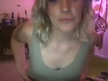girl
        hazy__daisy cam image #1140408