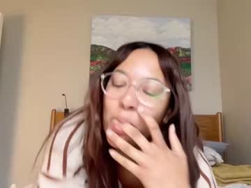 girl
        dreamyriri cam image #4097642