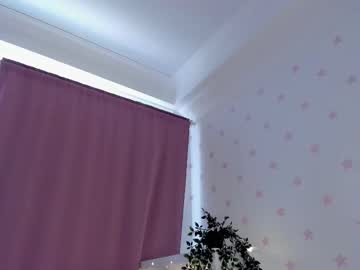 girl
        lisajolly cam image #6618190