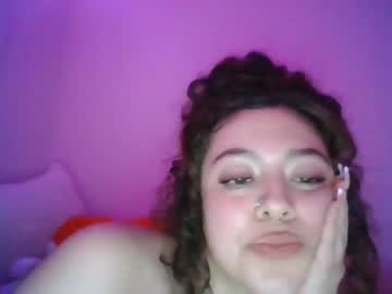 girl
        savinajade cam image #337629