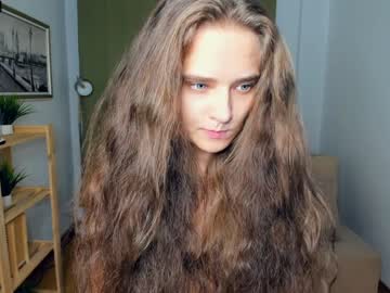 girl
        gillia_blumber cam image #2239541