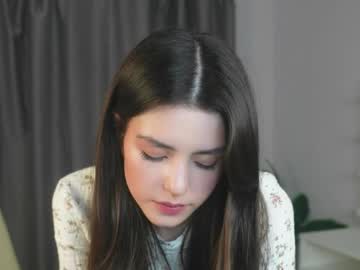 girl
        lucky_forme cam image #6266446