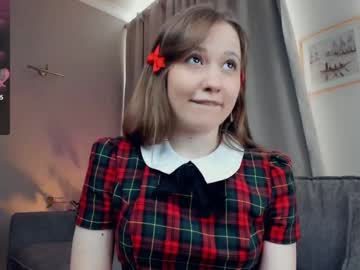 girl
        kati_more cam image #4461174