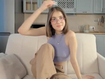 girl
        gellykliar cam image #2738464