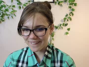 girl
        teresabriggs cam image #2463033