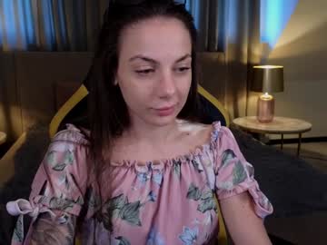 girl
        alina_054_ cam image #4812380