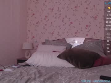 girl
        sweetkira555 cam image #2800389