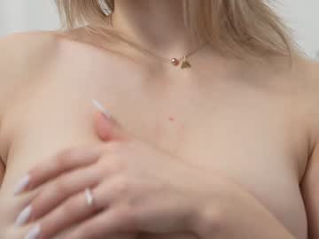 girl
        refined_style cam image #5634131