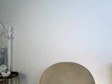 girl
        foxxx_tail cam image #6756268