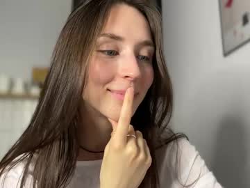 girl
        miss_opss cam image #4779985