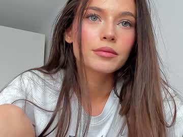 girl
        isia_slay cam image #1940392