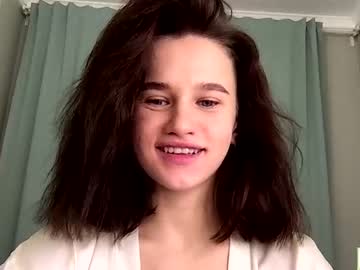 girl
        ella_hey cam image #816281