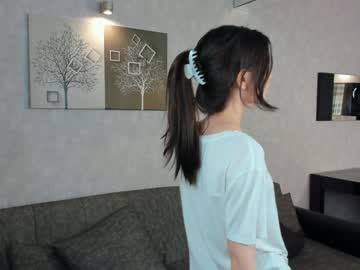 girl
        jolly_bell cam image #4310402