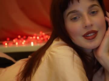 girl
        ellaa91 cam image #5706601