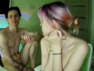 couple
        meow_li cam image #1445372
