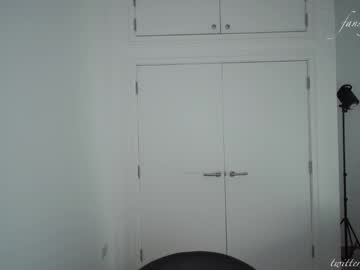 girl
        luna_ai cam image #6476534