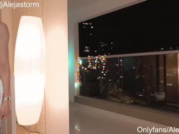 girl
        alejastorm cam image #696136