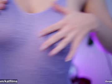 girl
        katdreams cam image #6031225