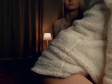 girl
        point_of_love cam image #2871082
