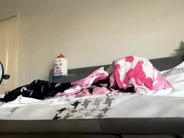 girl
        ericamarie777 cam image #5319269