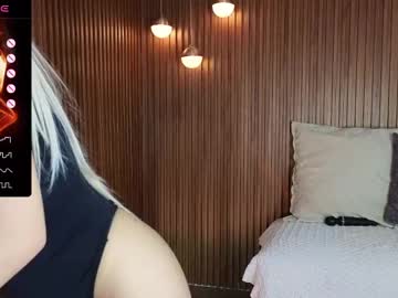 girl
        amelieaxie cam image #6272132