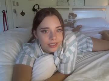 girl
        irisbb2003 cam image #3697517